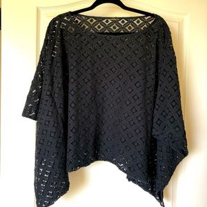 💗$5 sale 💗 Black eyelet poncho top